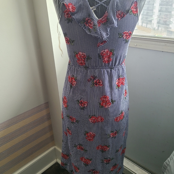 Gown - Picture 2 of 2